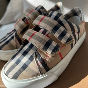 BURBERRY shoes